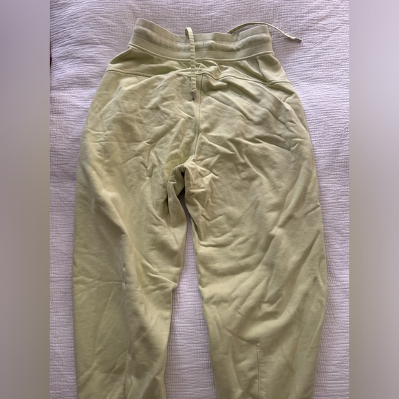 lululemon Relaxed Fit High Rise Sweatpants - Picture 5 of 6